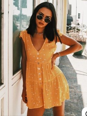 UO Yellow Daisy Floral Tiered Bright Summer Romper Relaxed Fit, Size M